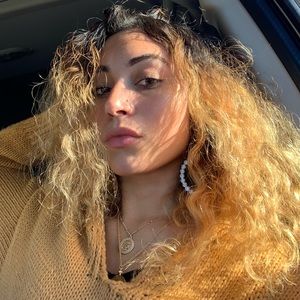 Meet your Posher, De'ja